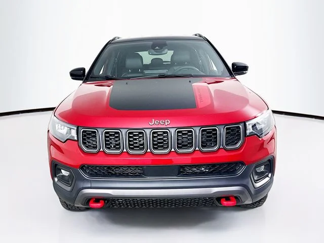 New 2026 Red Hot Pearl-Coat Exterior Paint Jeep Trailhawk image 2