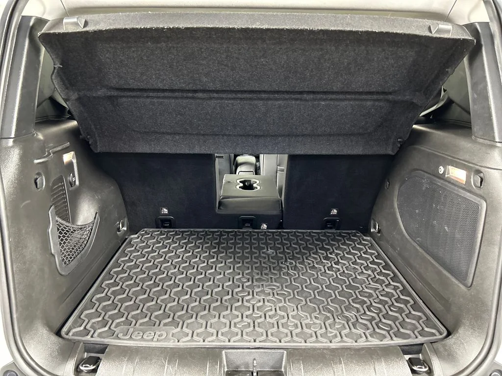 Used 2017 White Jeep Trailhawk image 20