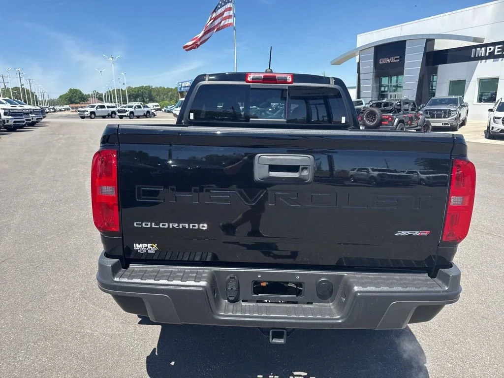 View vehicle photo 4