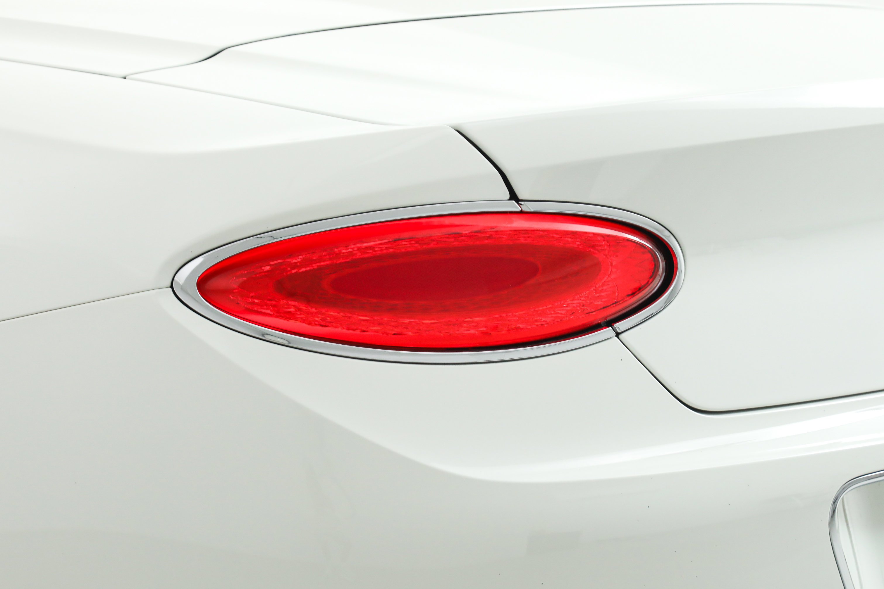 Used 2022 White Bentley GT V8 Convertible image 13