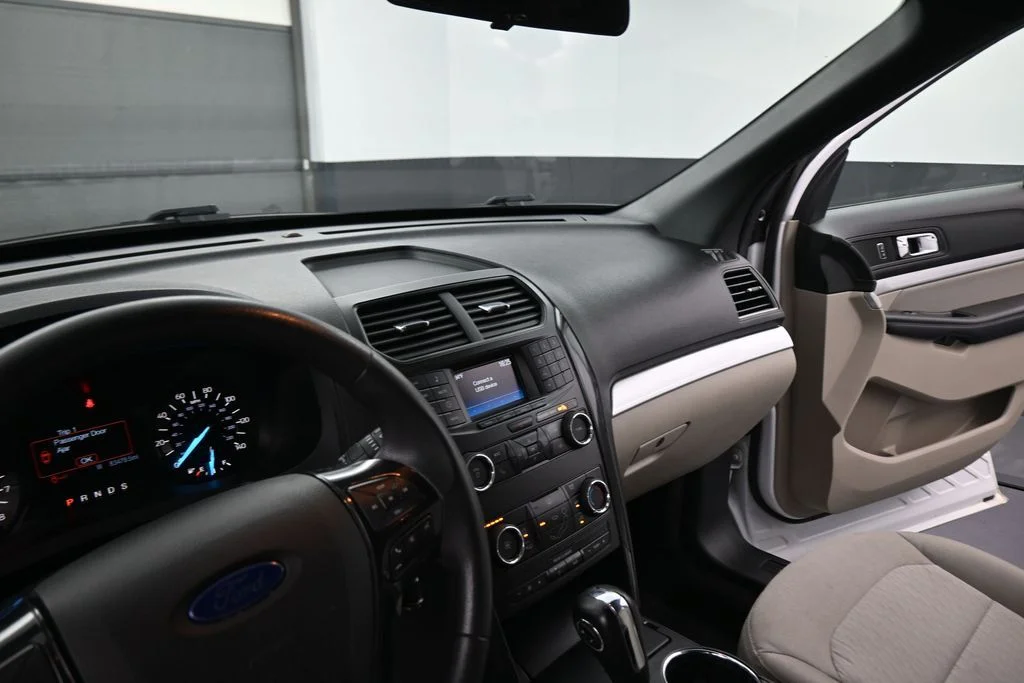 Used 2018 White Ford Base image 37