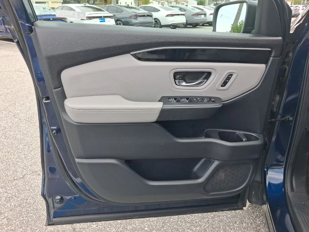 Used 2023 Blue Honda EX-L image 22