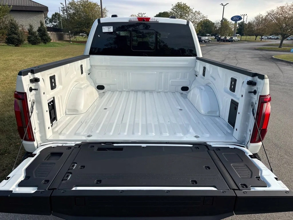 New 2026 Star White Metallic Tri-Coat Ford Platinum® image 12