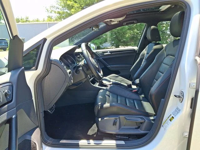 Used 2017 White Volkswagen  image 13