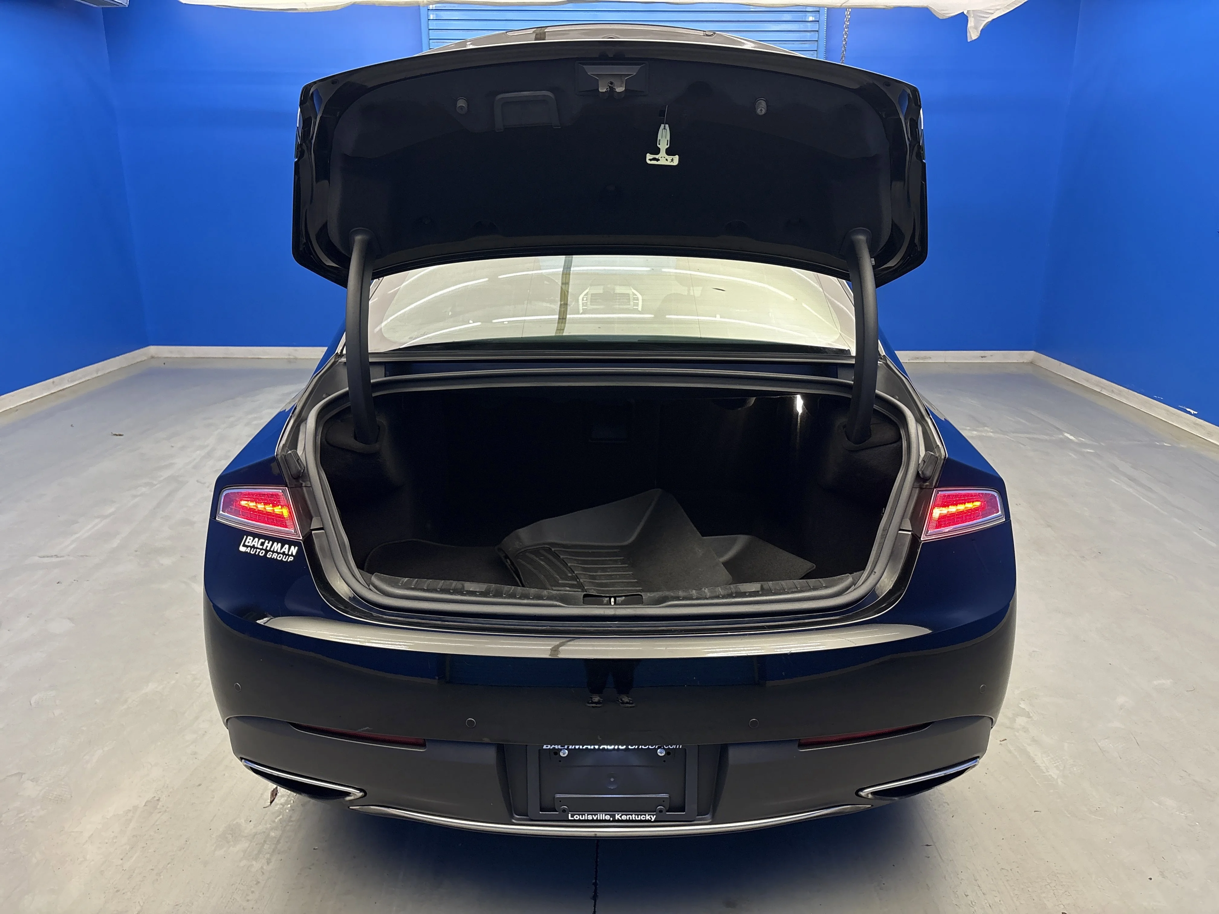 Used 2017 Black Velvet Lincoln Select image 26