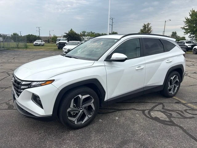 Used 2022 White Hyundai SEL image 3