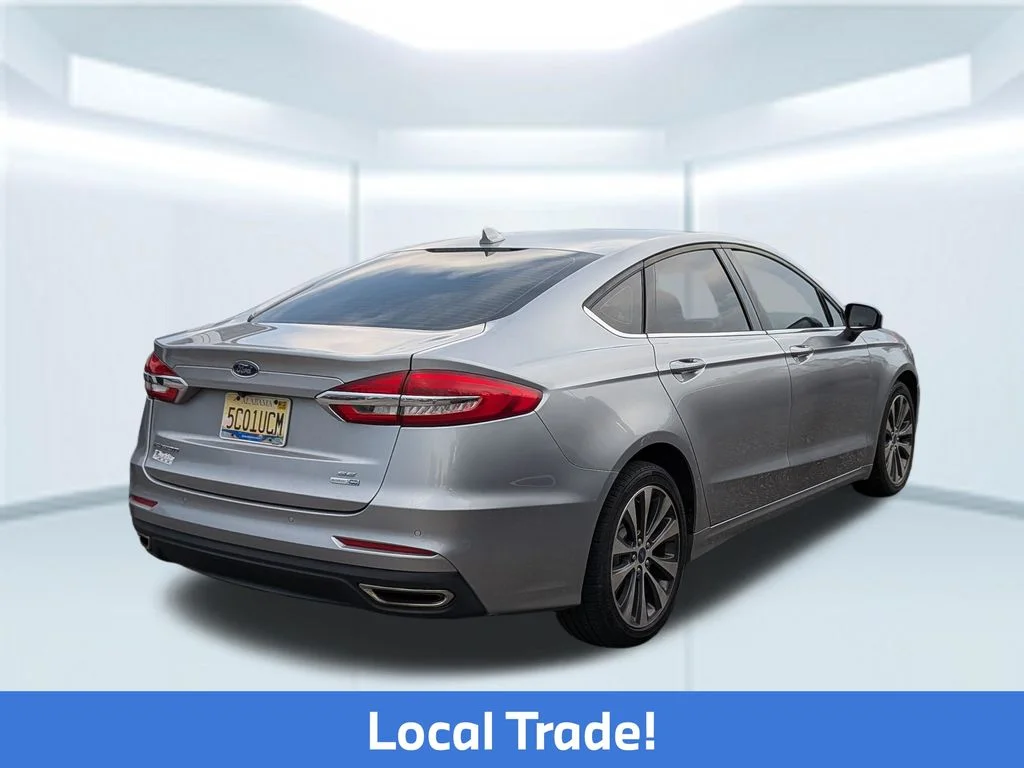 Used 2020 Silver Ford SE image 4