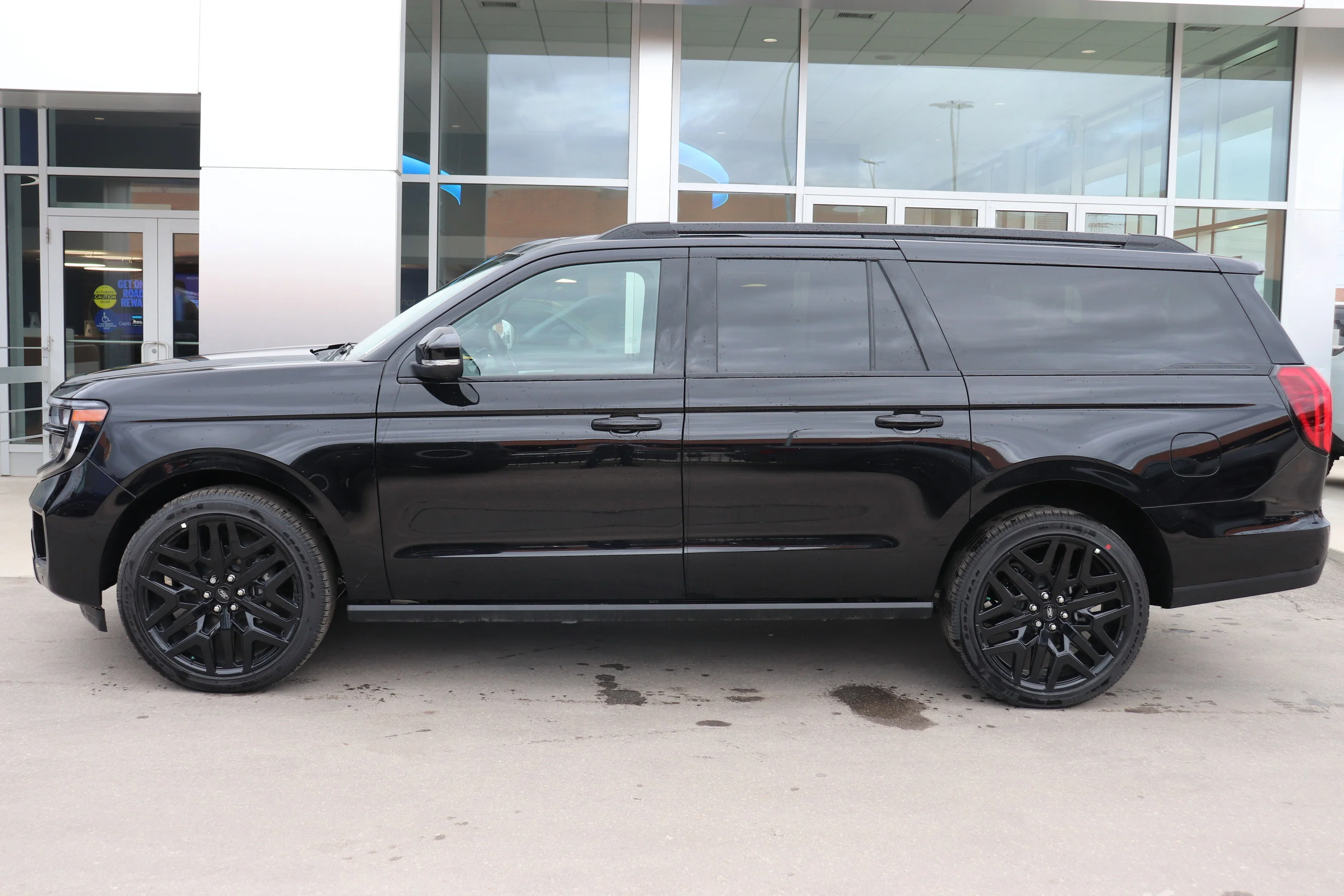 New 2026 AGATE BLACK METALLIC Ford Platinum Max image 3