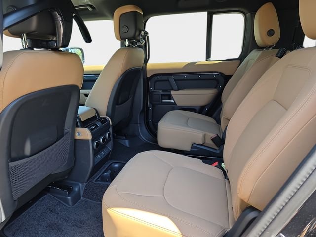 New 2026 Santorini Black Land Rover X-Dynamic SE image 11