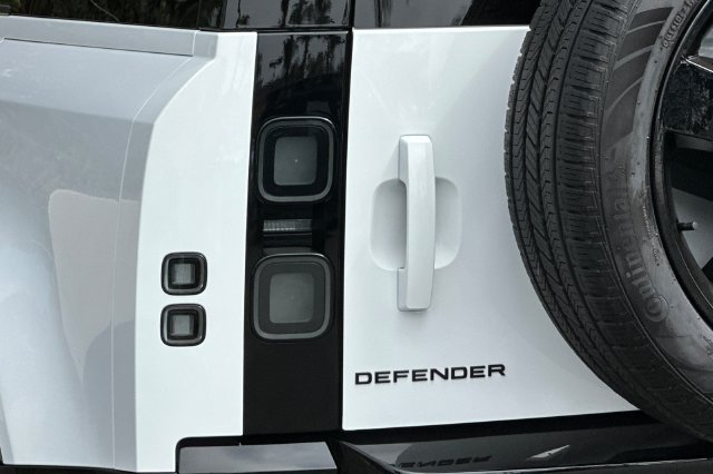 New 2026 Fuji White Land Rover X-Dynamic SE image 25