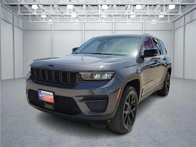 Used 2024 Baltic Gray Metallic Clearcoat Jeep Altitude X 4x2 image 1
