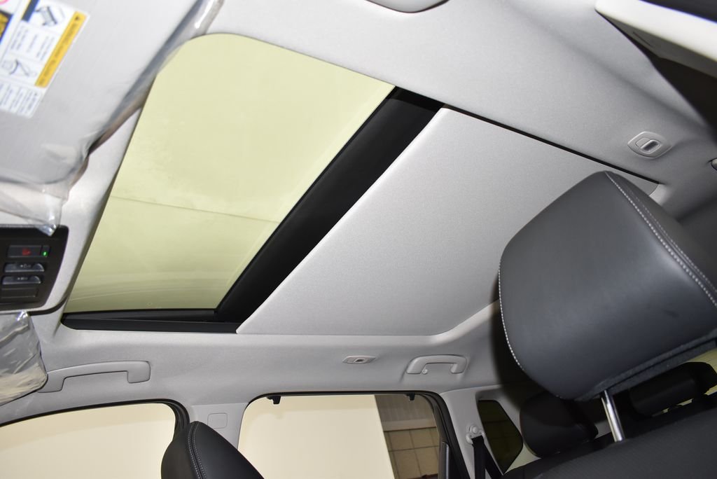 New 2026 Everest White Pearl TriCoat / Super Black Two-tone Nissan Platinum image 24