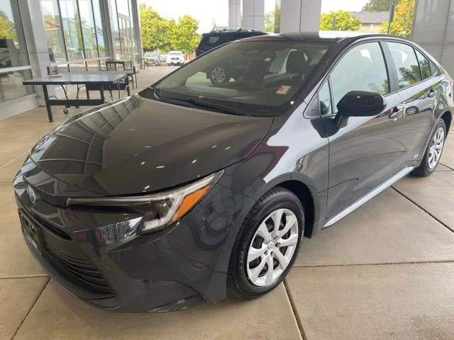 Certified Used 2025  Toyota LE image 4