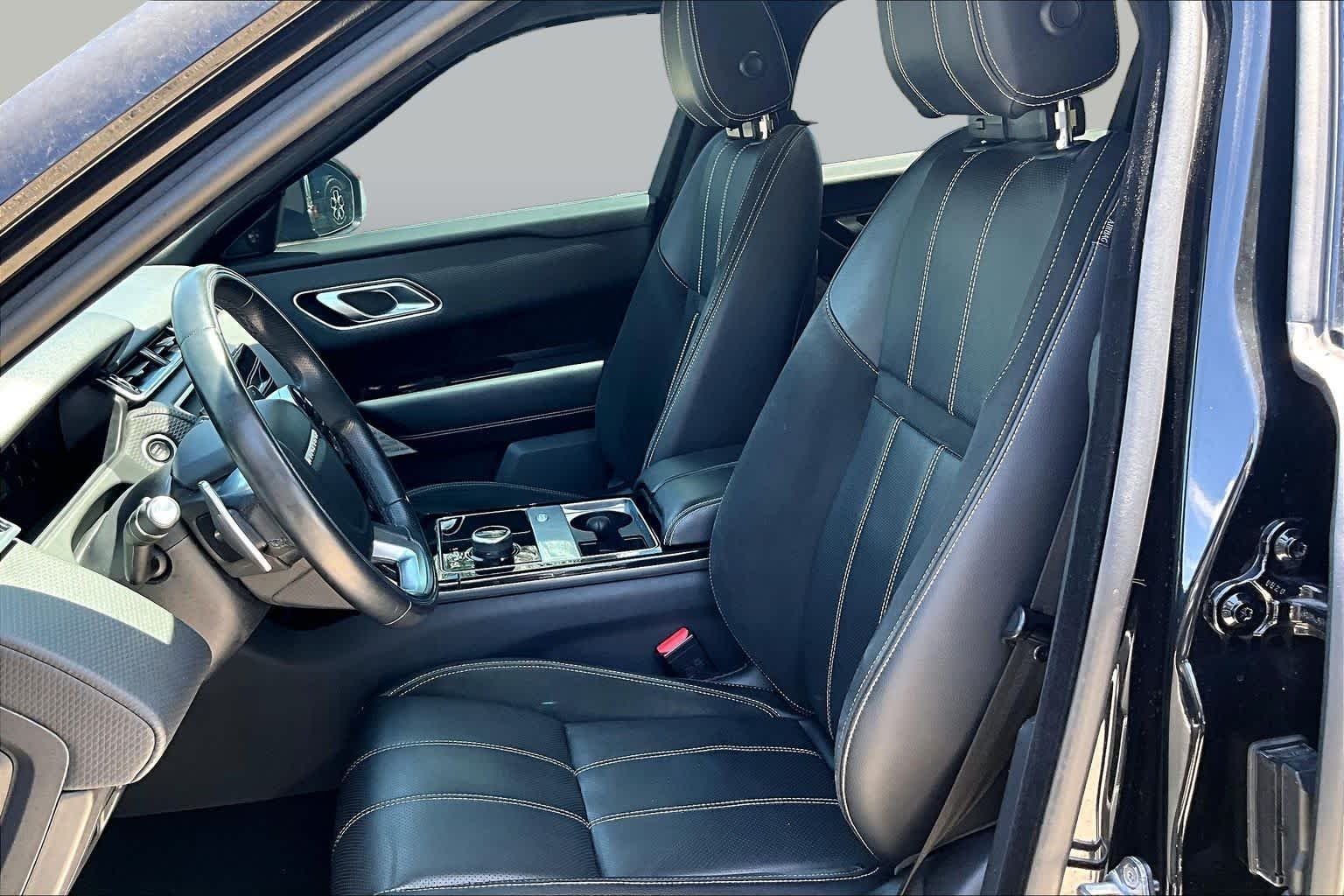 Used 2020  Land Rover R-Dynamic S image 8