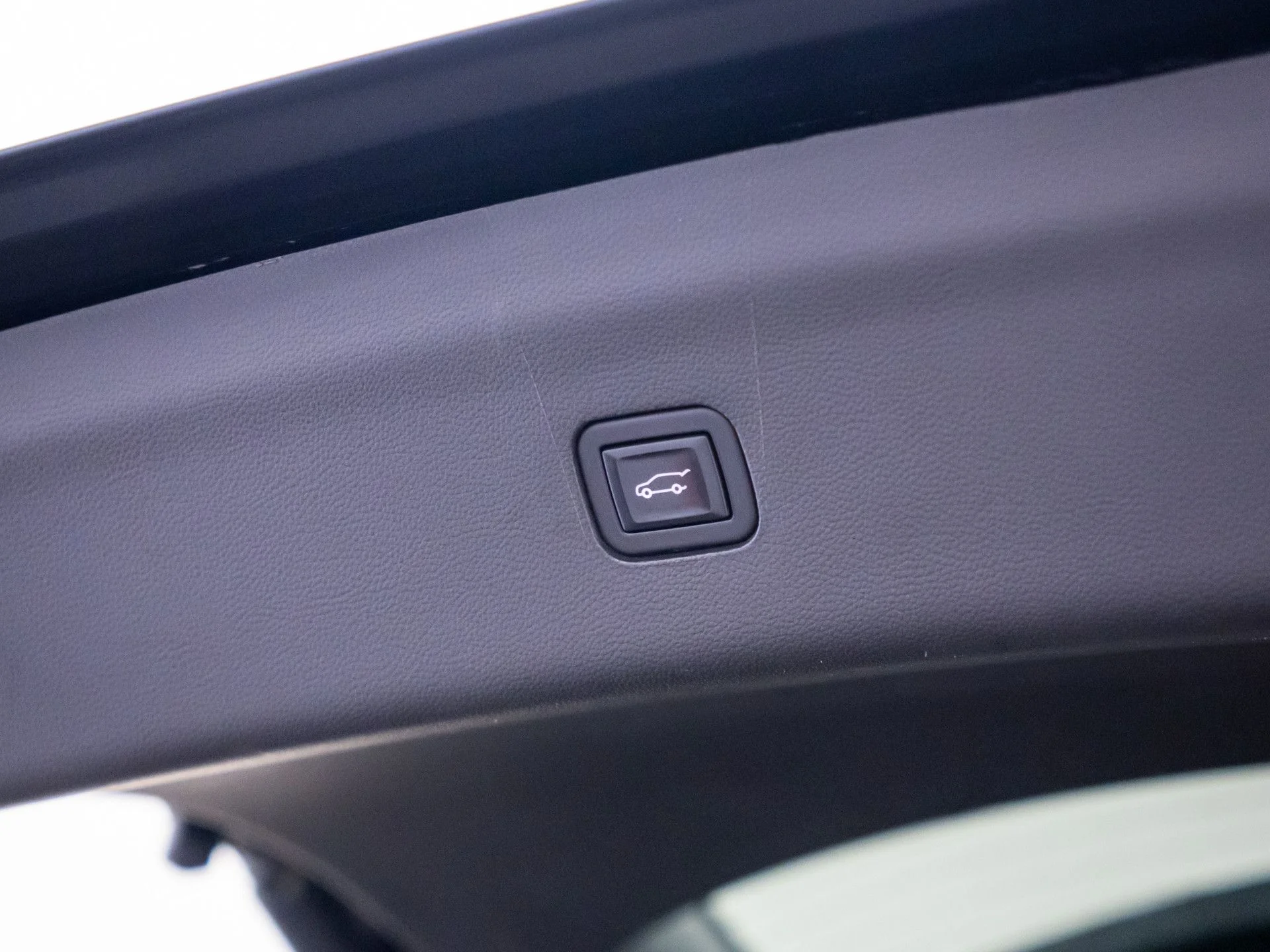 Used 2021 Black Buick Essence image 32