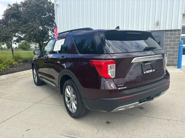 Certified Used 2023 Jewel Red Metallic Tinted Clearcoat Ford XLT image 9