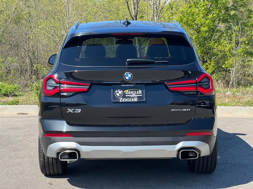 Used 2024 Black BMW xDrive30i image 5
