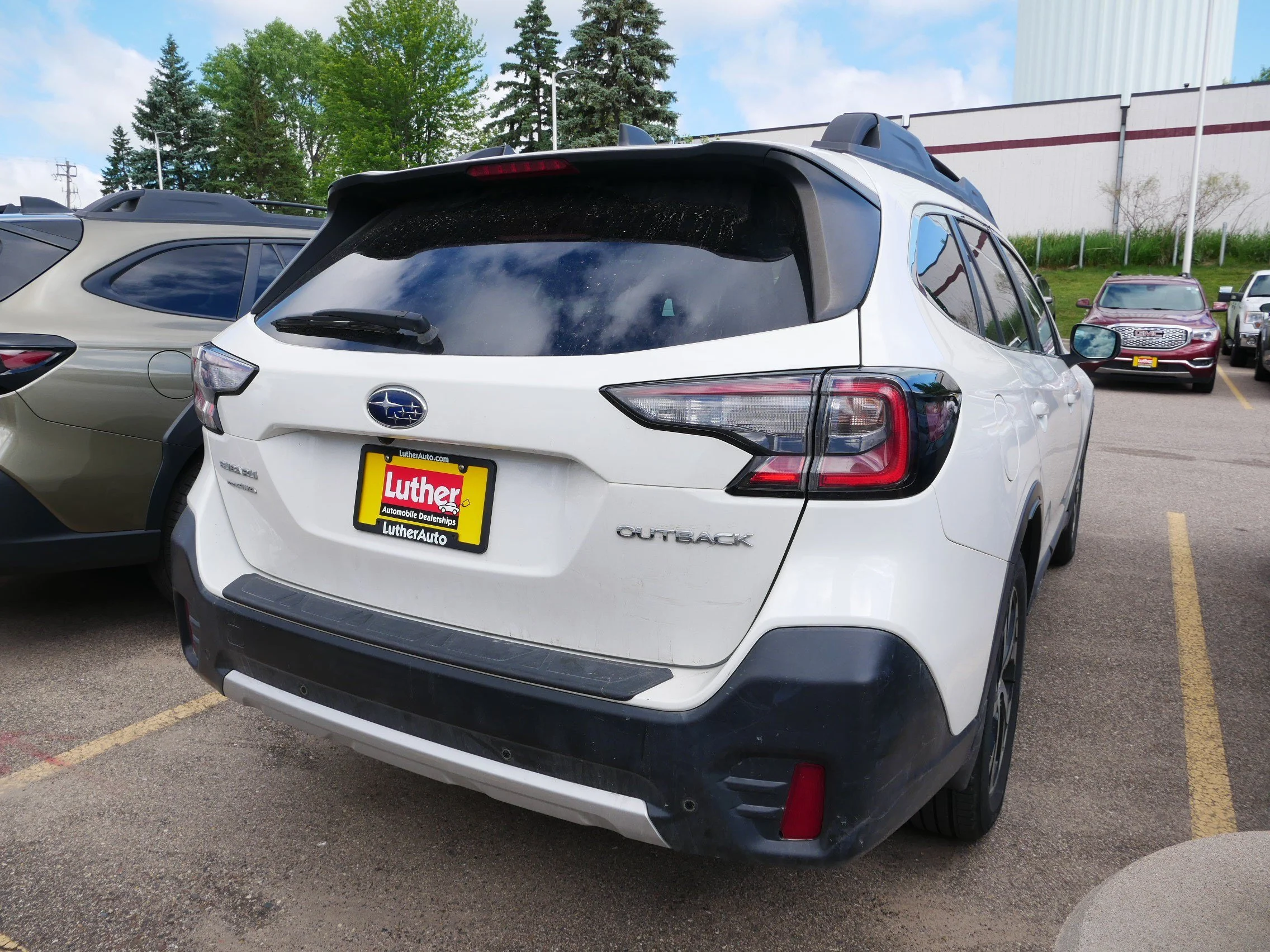 Used 2020 Crystal White Pearl Subaru Limited image 5