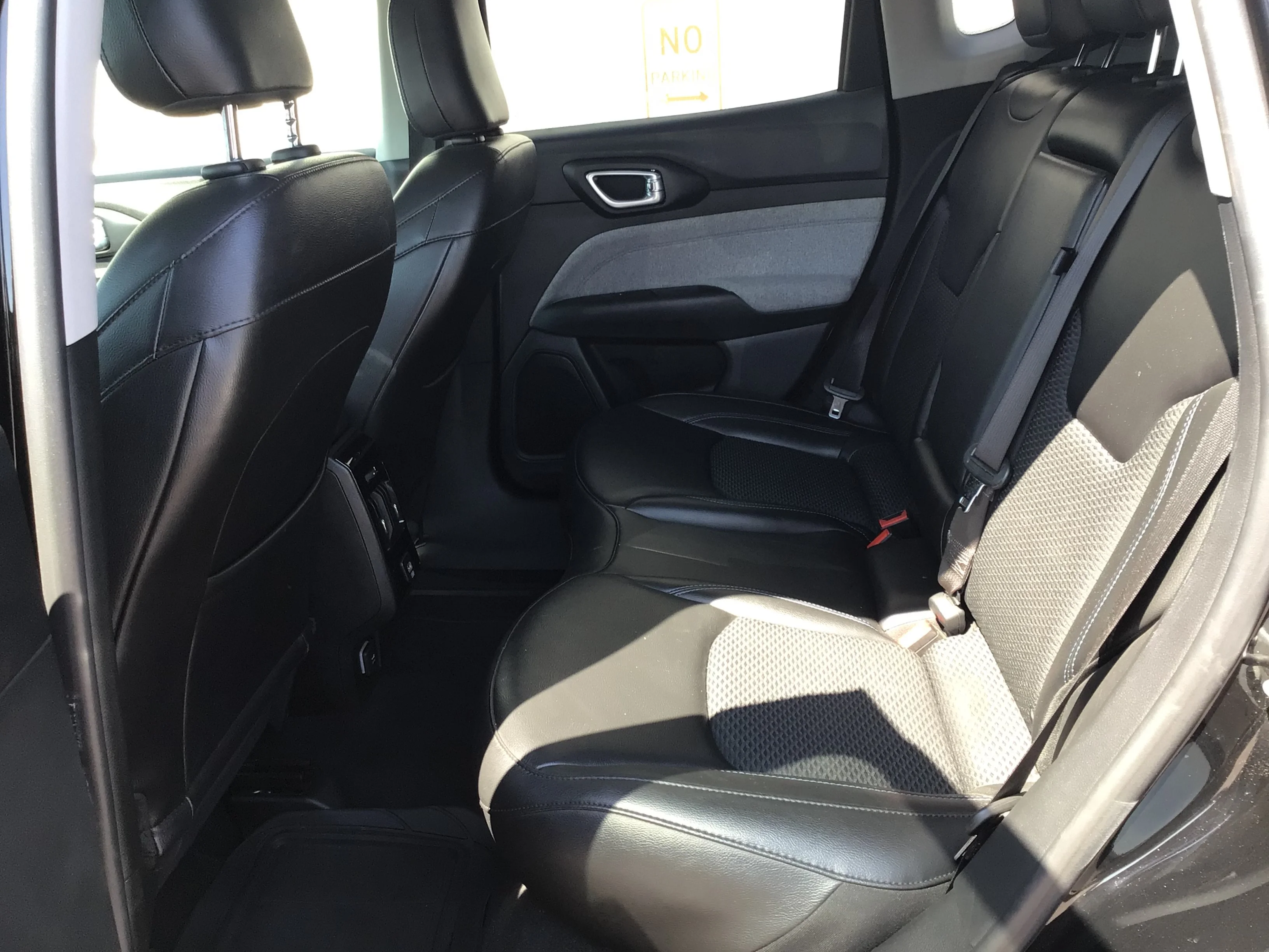 Used 2022 Black Jeep Latitude image 9