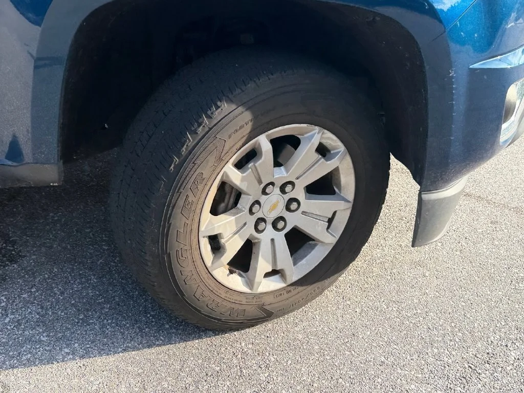 Used 2019 Blue Chevrolet LT image 9
