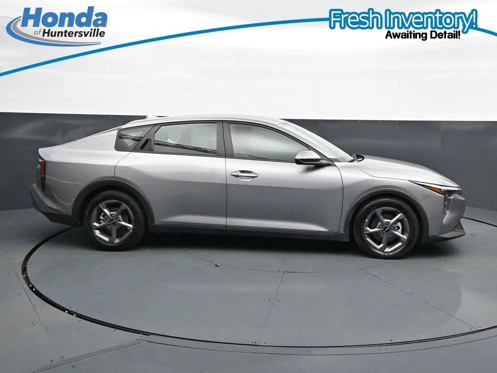 2025 Kia K4 LXS - Photo 11