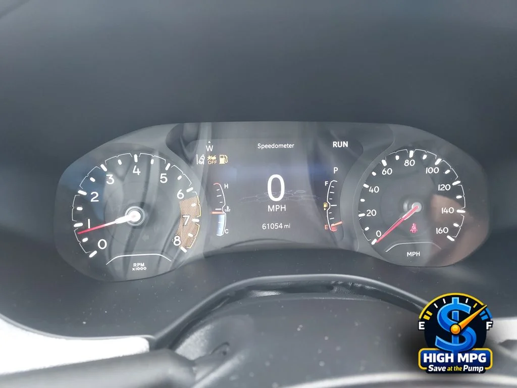 Used 2022 Gray Jeep Latitude Lux image 27