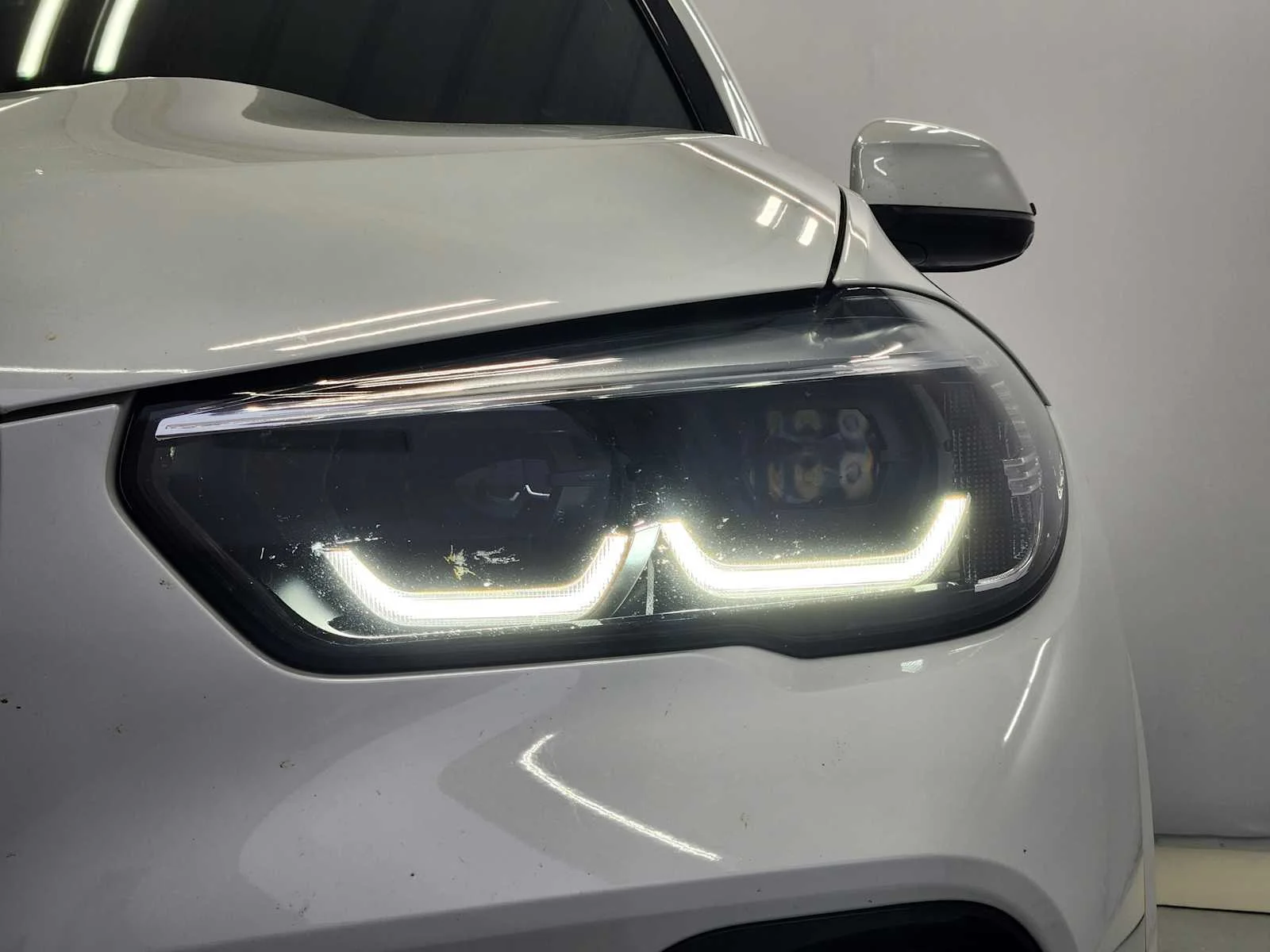 Used 2022 Mineral White Metallic BMW sDrive40i image 5