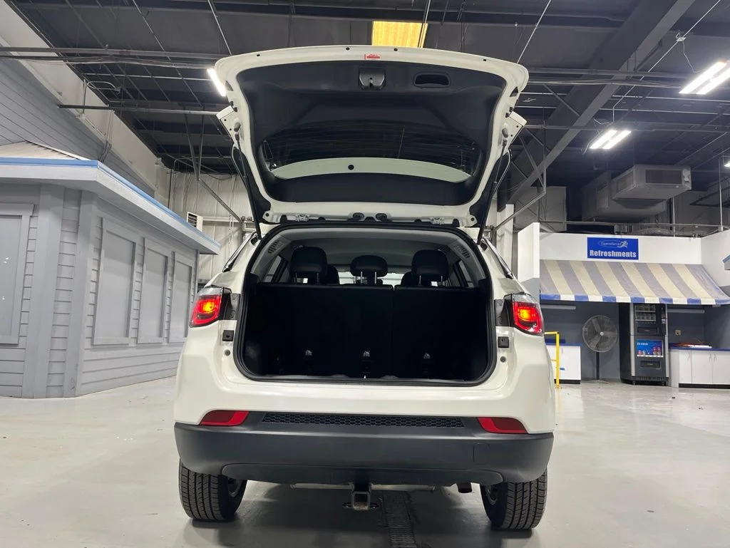 Used 2019 White Clearcoat Jeep Latitude image 12
