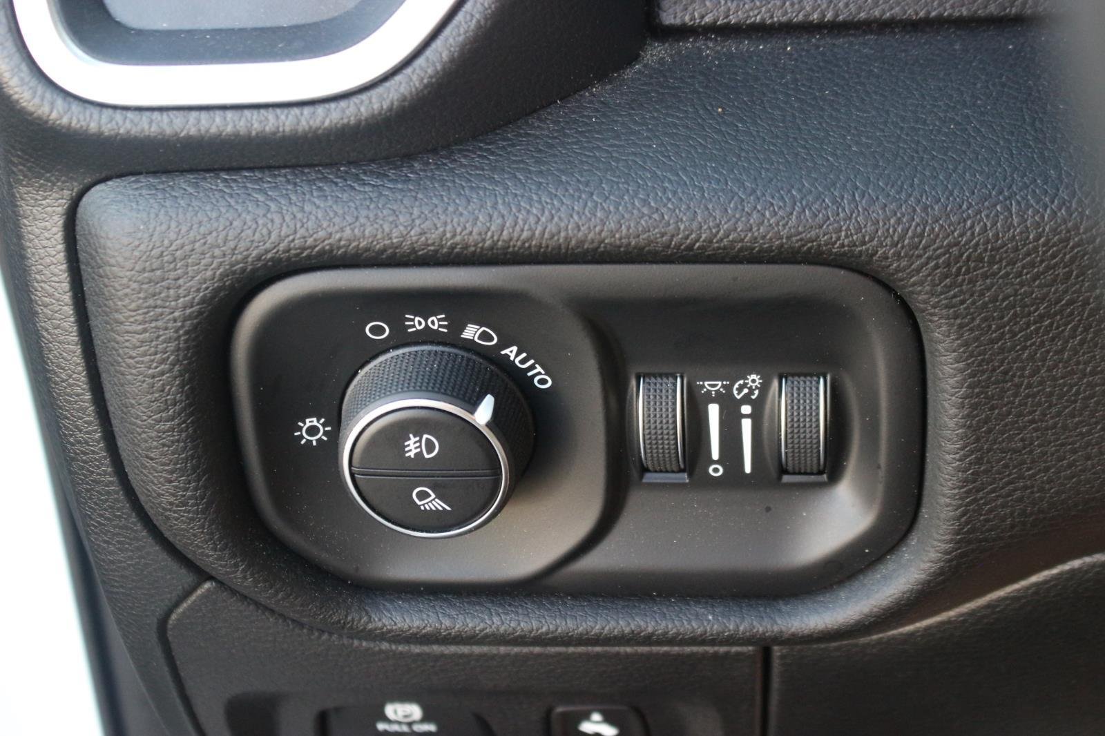 Used 2025 White Ram Big Horn image 26
