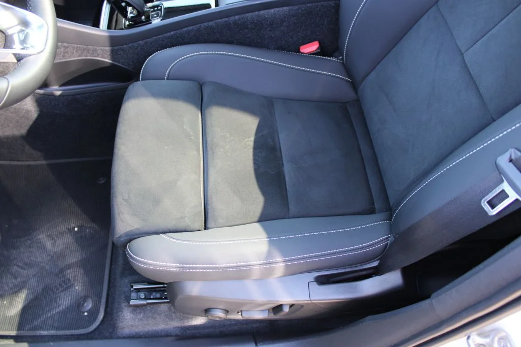 Used 2022 White Volvo Ultimate image 16