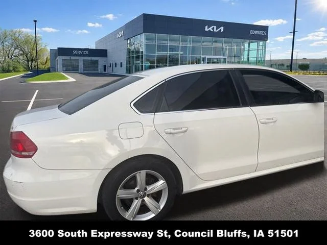 Used 2013 White Volkswagen 2.5 SE image 8