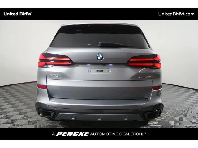 New 2026 Skyscraper Grey Metallic BMW X5 40i image 4
