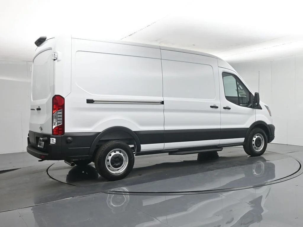 New 2026 Oxford White Ford Base image 25
