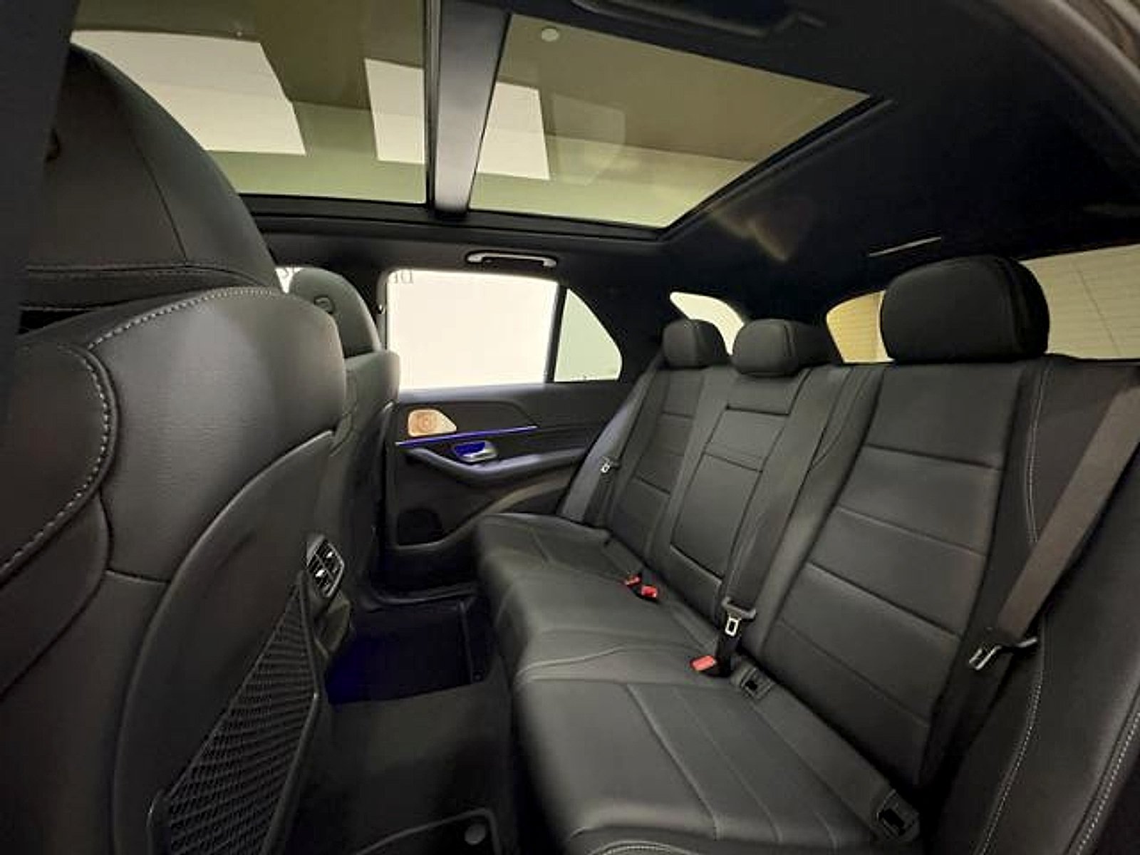 New 2026 MANUFAKTUR Silicon Grey Mercedes-Benz 4MATIC® image 45