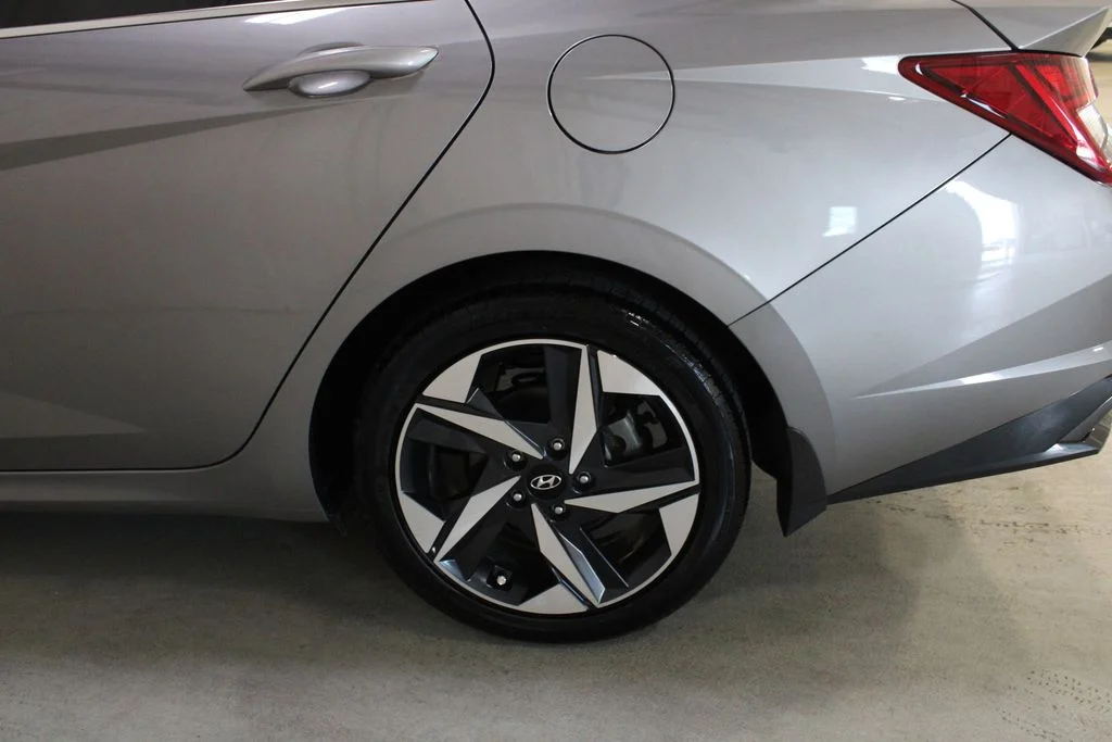 Used 2023  Hyundai Limited image 28