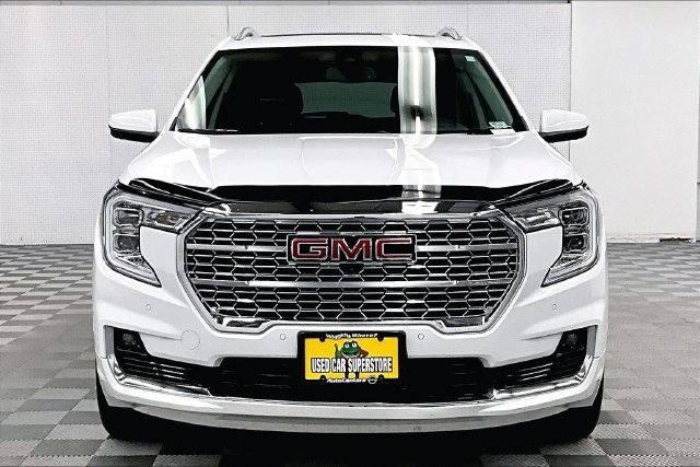 Used 2024 Summit White GMC Denali image 4