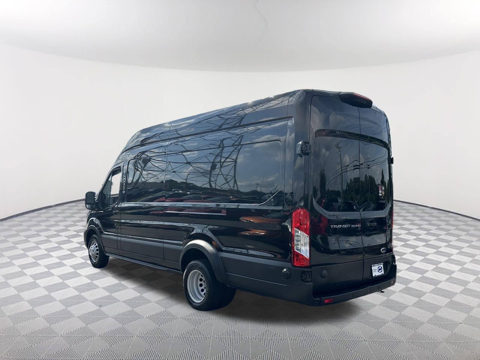Used 2024 Agate Black Metallic Ford Base image 6