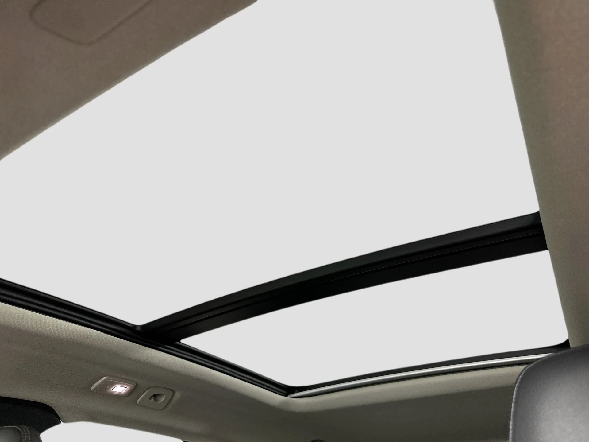 2025 Volvo XC40 Ultra - Photo 13