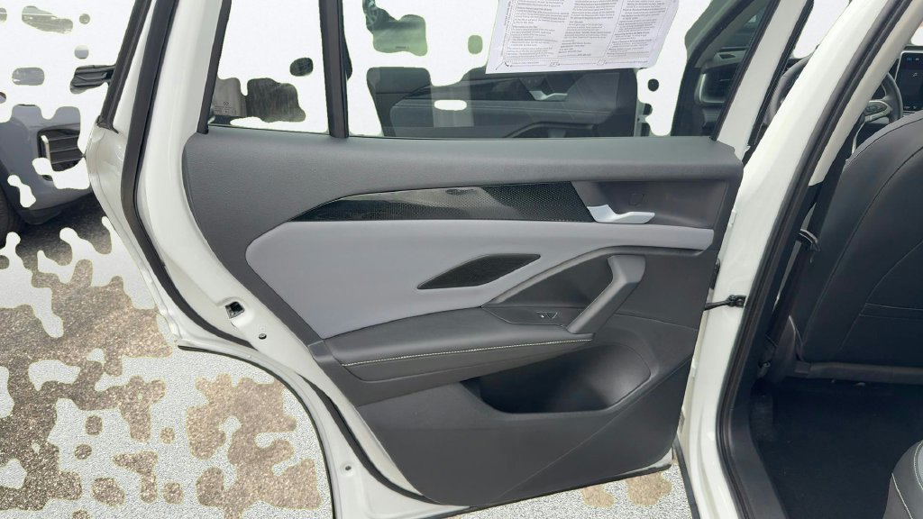 Certified Used 2026 White/off-white Volkswagen SE image 18