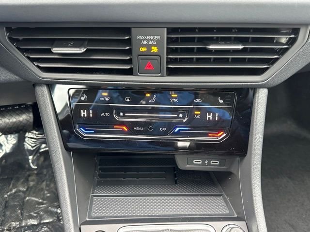 New 2026 Platinum Gray Metallic Volkswagen 1.5T SE image 33