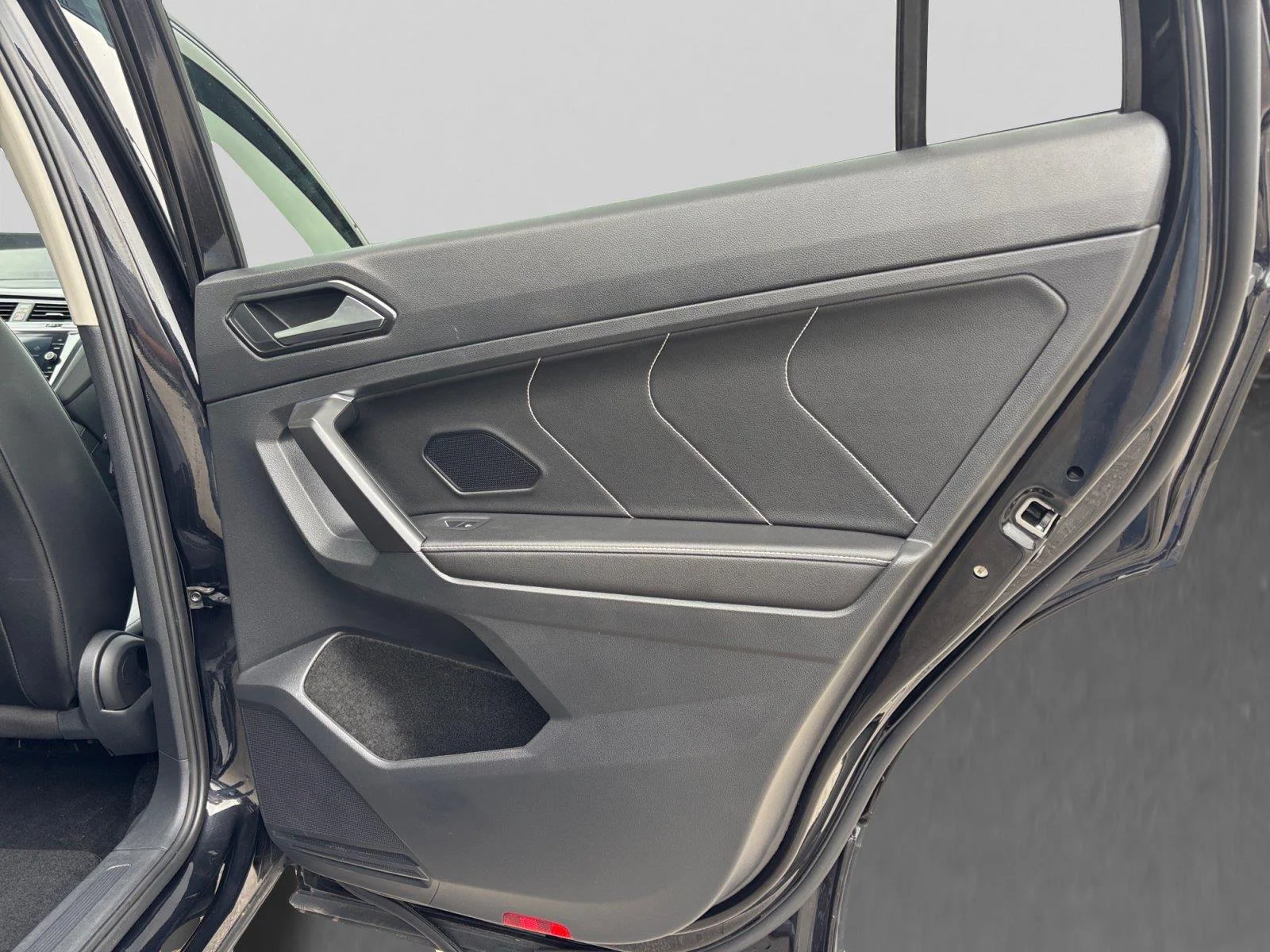 2023 Volkswagen Tiguan SE - Photo 49