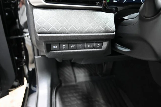 New 2026 Midnight Black Metallic Toyota XLE image 26