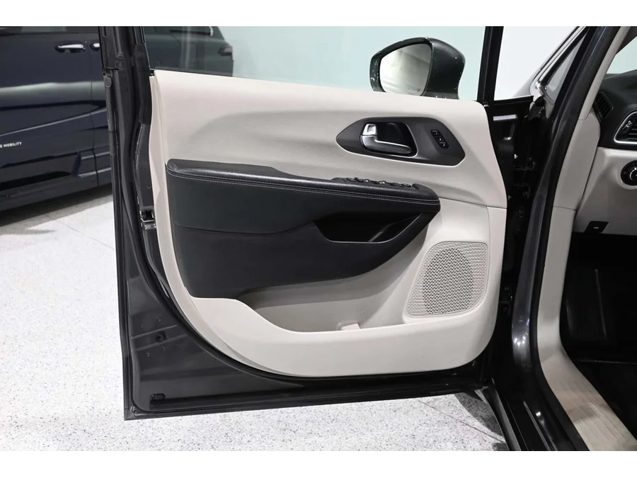 Used 2022 GRAY Chrysler Touring L Mobility Handicap Van image 29