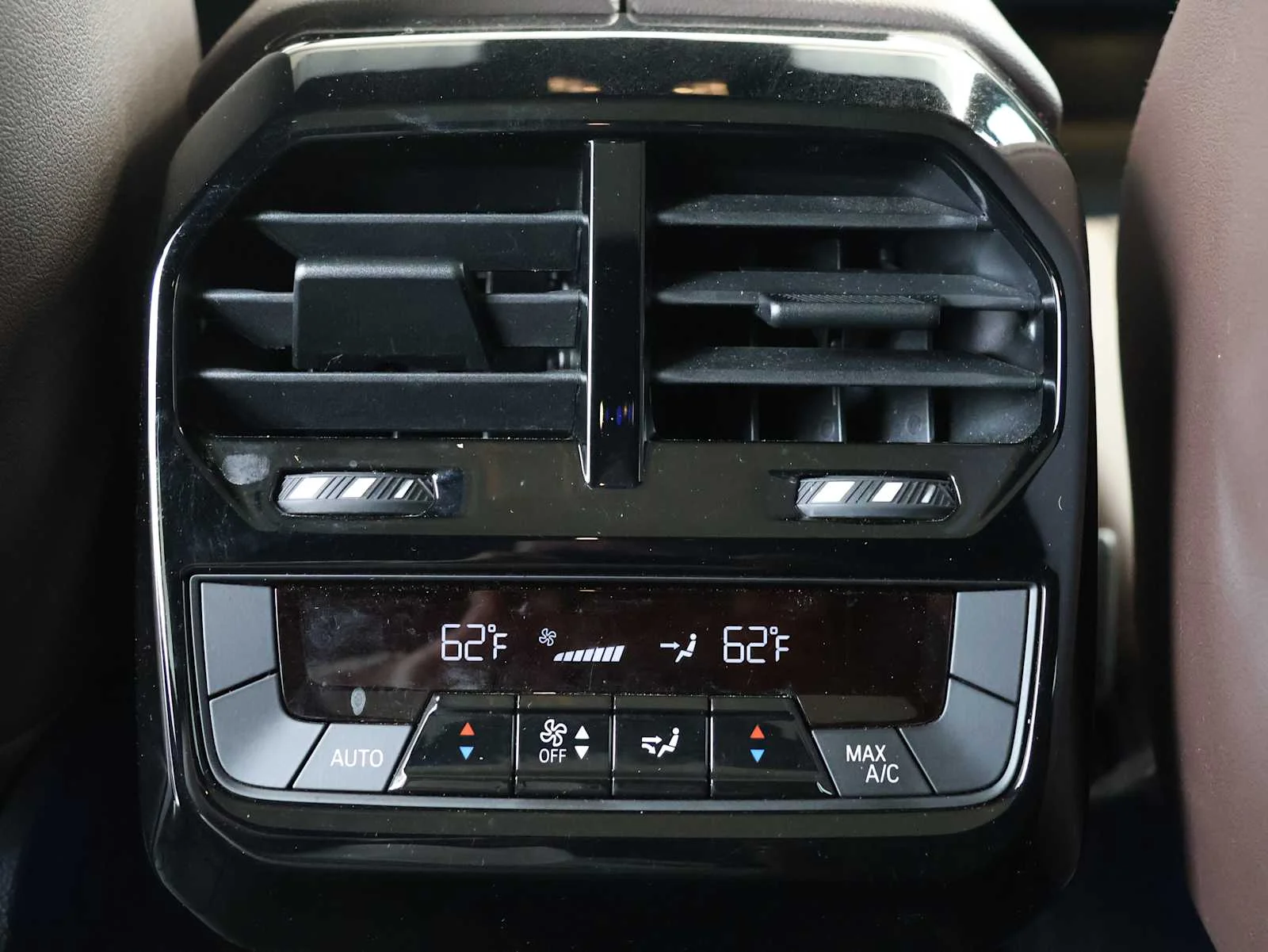 Used 2023 Black Sapphire Metallic BMW xDrive50 image 25