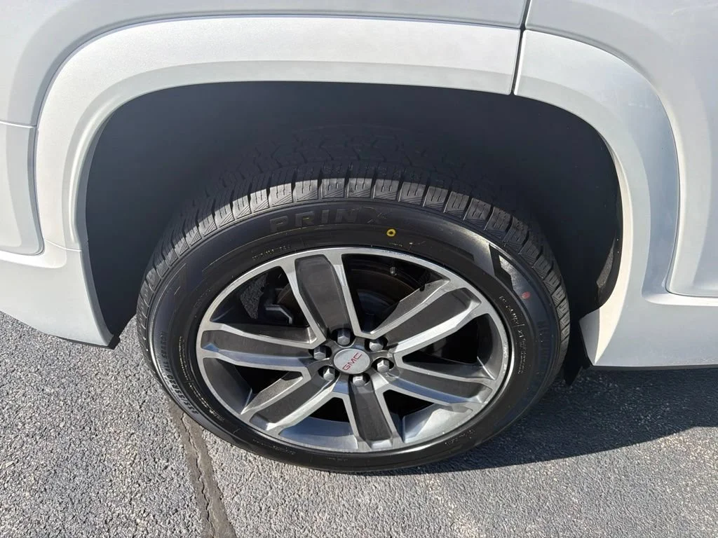 Used 2019 WHITE FROST TRICOAT GMC Denali image 12