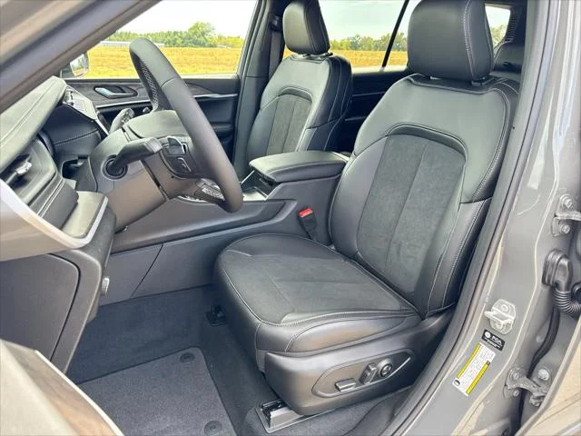 New 2027 Sting-Gray Clear-Coat Paint Jeep Laredo Altitude image 11