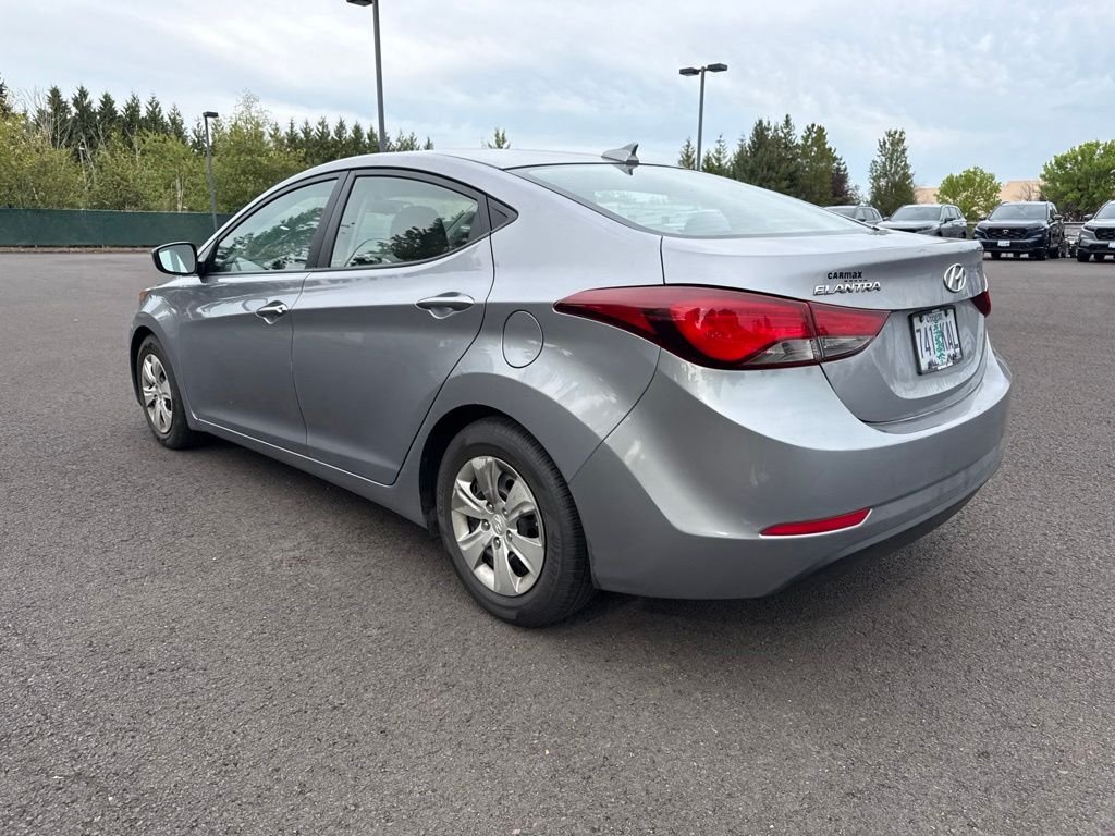 Used 2016 Shale Gray Metallic Hyundai SE image 4
