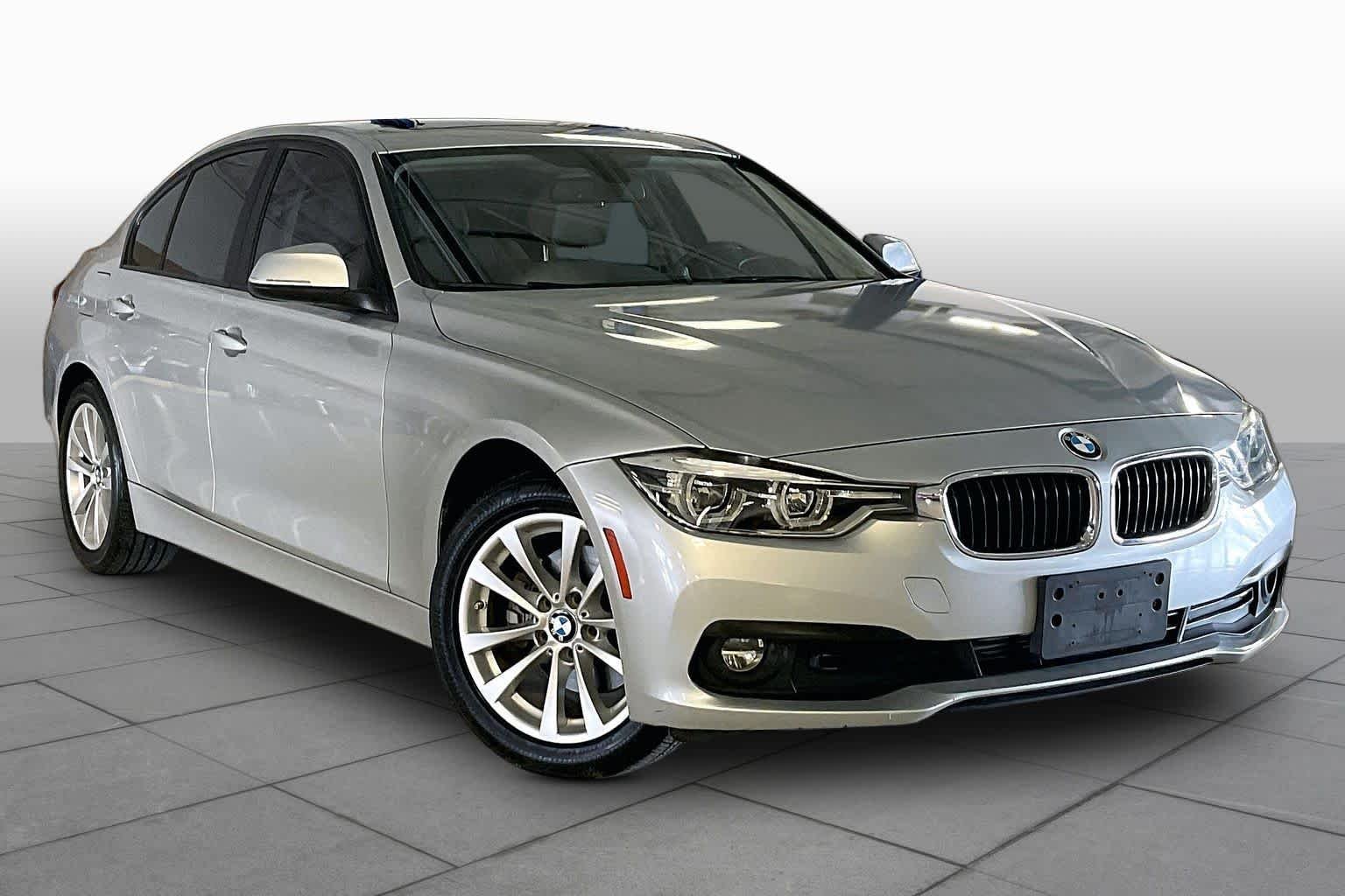 Used 2018 Glacier Silver Metallic BMW 320i image 2