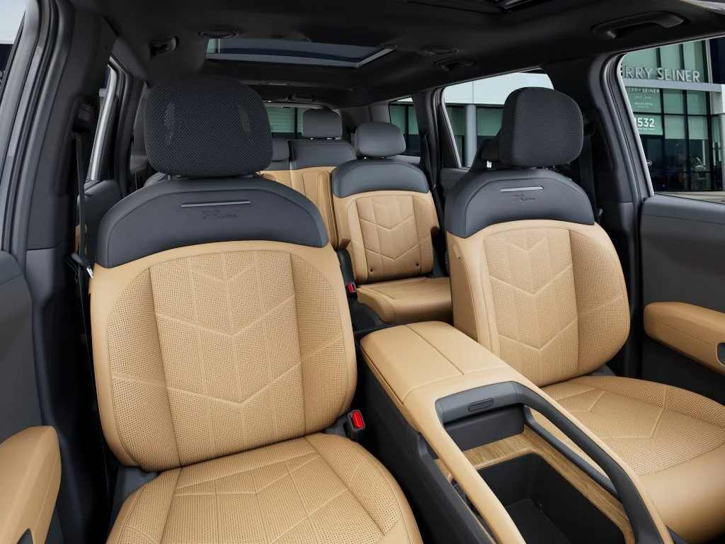 New 2027 Glacial White Pearl Kia X-Line SX image 15