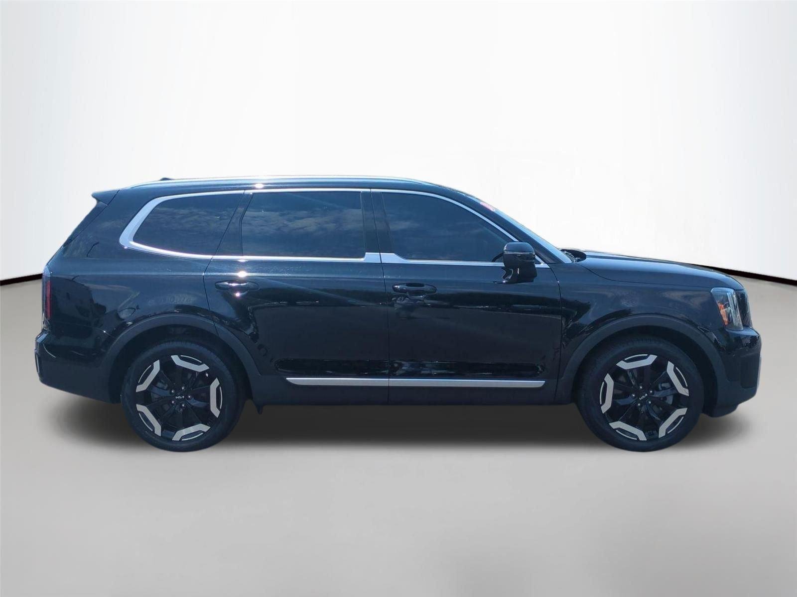 Used 2024 Ebony Black Kia EX image 18